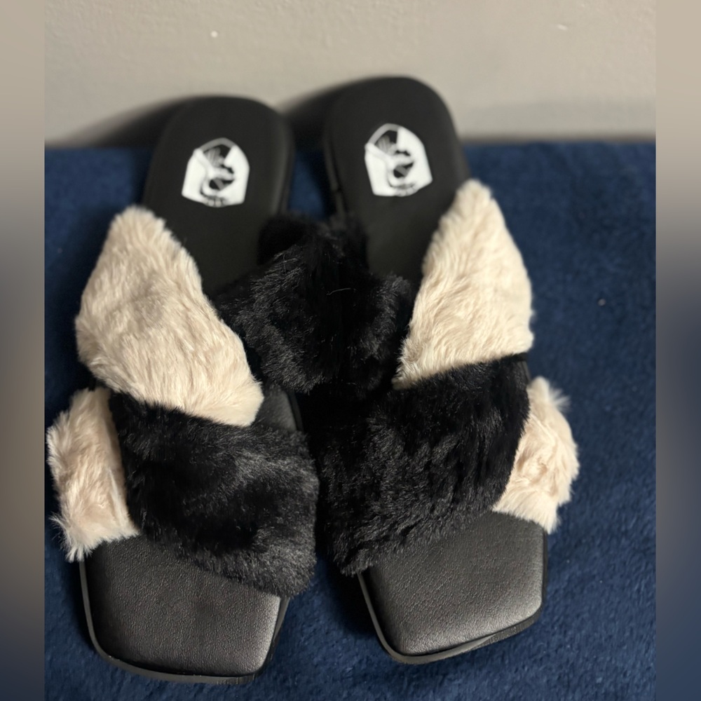 VHNY Criss Cross Fuzzy Flurry Cozy House Slides Slippers for Indoor Outdoor